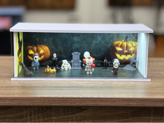 Halloween 1 + Karakterek dioráma, LED világítással