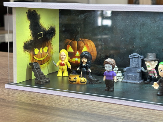 Halloween 2 + Karakterek dioráma, LED világítással