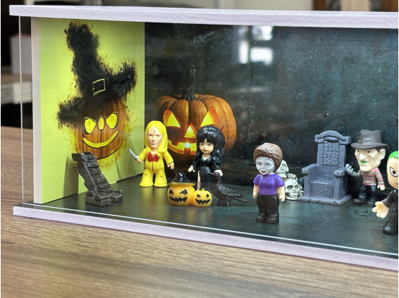 Halloween 2 + Karakterek dioráma, LED világítással