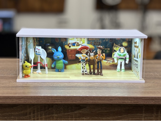 Toy Story téma + Karakterek dioráma, LED világítással