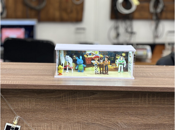 Toy Story téma + Karakterek dioráma, LED világítással