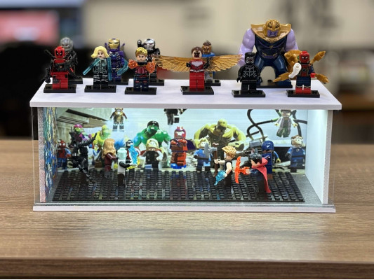 Marvel téma 2 + Karakterek dioráma, saját fényképpel